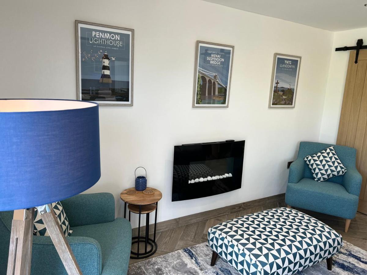 Stylish Modern Home With Parking Enclosed Garden Holyhead Eksteriør bilde
