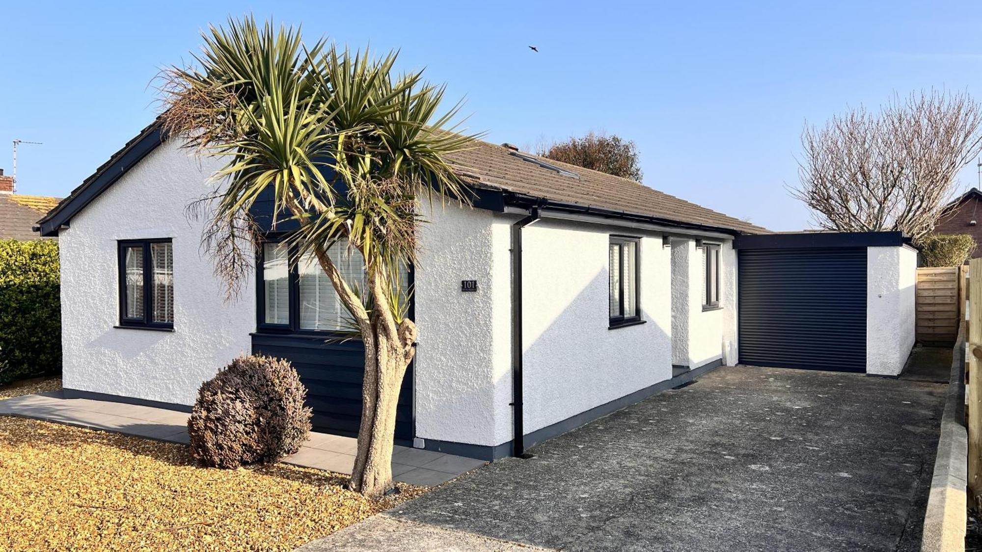 Stylish Modern Home With Parking Enclosed Garden Holyhead Eksteriør bilde