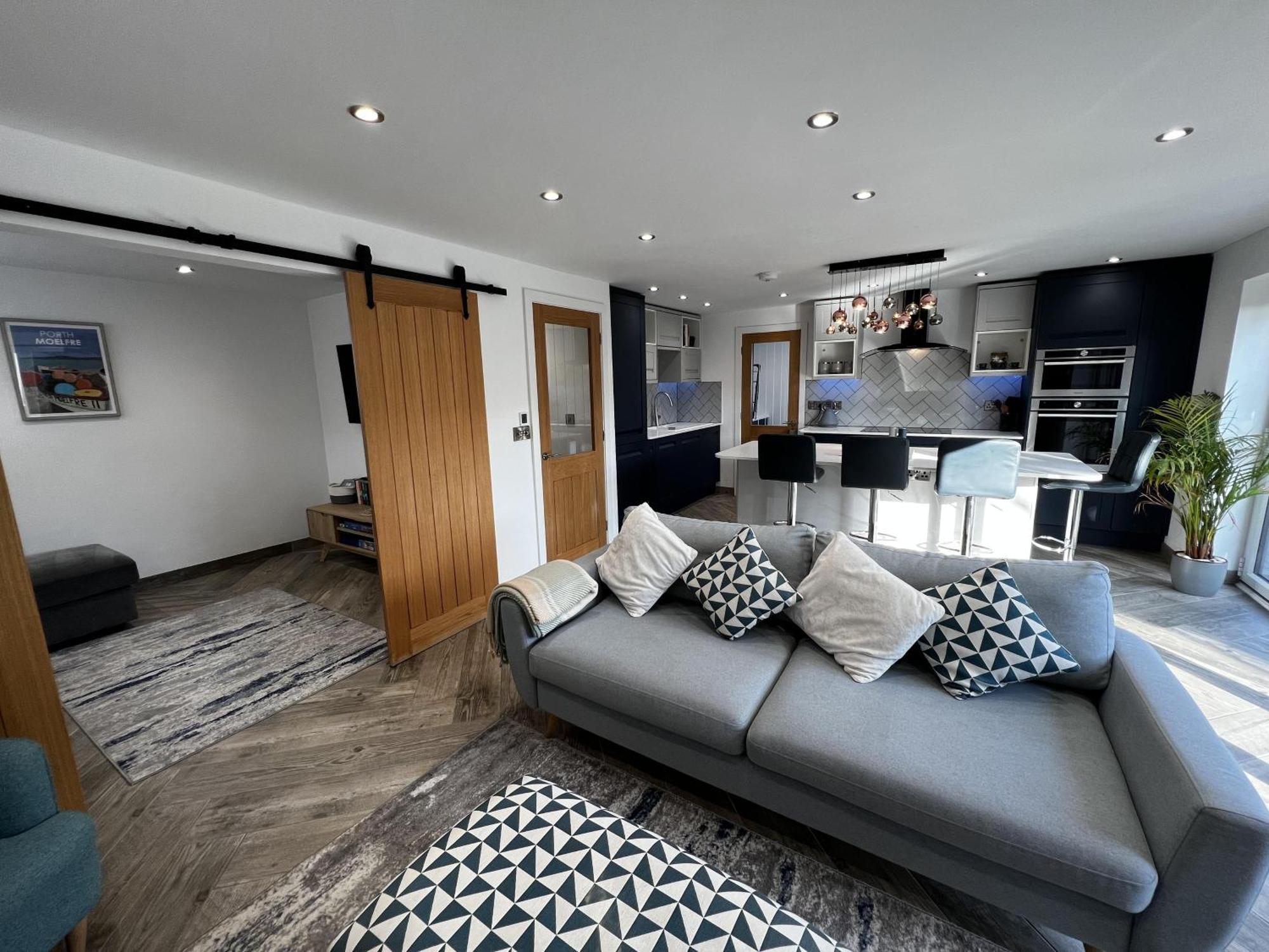 Stylish Modern Home With Parking Enclosed Garden Holyhead Eksteriør bilde