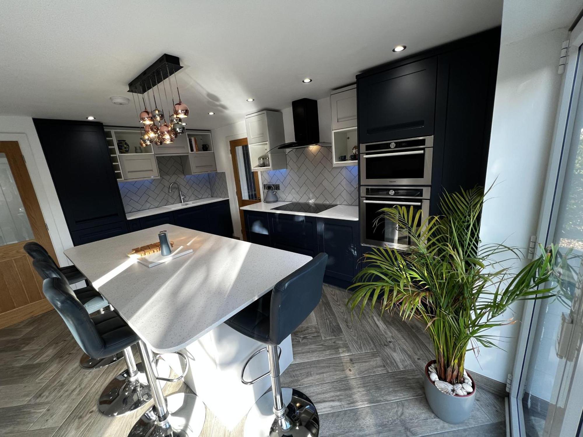 Stylish Modern Home With Parking Enclosed Garden Holyhead Eksteriør bilde